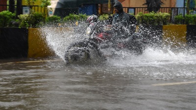 According to the IMD, green alert means 'light rain', yellow alert stands for 'moderate rain' and orange alert is for 'heavy to very heavy rain'. (Bachchan Kumar/ HT Photo)