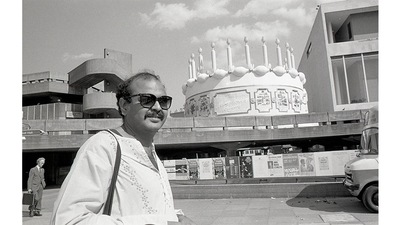 Saleem Kidwai in London, 1985. (Image courtesy the artist and Hales Gallery, Stephen Bulger Gallery and Vadehra Art Gallery. © Sunil Gupta. All Rights Reserved, DACS 2021)