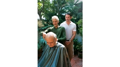 Saleem Kidwai getting a haircut in Delhi, 2009. (Image courtesy the artist and Hales Gallery, Stephen Bulger Gallery and Vadehra Art Gallery. © Sunil Gupta. All Rights Reserved, DACS 2021)