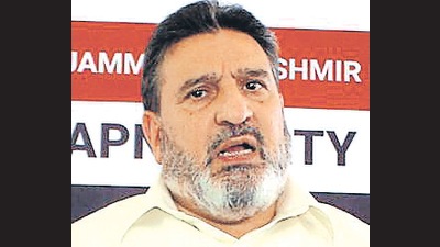Jammu and Kashmir, June 29 (ANI): Jammu and Kashmir Apni Party President Altaf Bukhari addresses a press conference, in Srinagar on Tuesday. (ANI Photo) (ANI) Jammu and Kashmir, June 29 (ANI): Jammu and Kashmir Apni Party President Altaf Bukhari addresses a press conference, in Srinagar on Tuesday. (ANI Photo) (ANI)