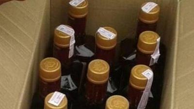 Police along with an excise team has recovered 456 bottles of illegal liquor, a liquor drum. (Santosh Kumar/HT file photo. Representative image) Police along with an excise team has recovered 456 bottles of illegal liquor, a liquor drum. (Santosh Kumar/HT file photo. Representative image)