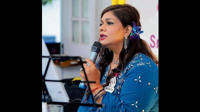 Singer Nishie Singh recently released her song Dard Kitna Hai, which featured actor Maniesh Paul. Singer Nishie Singh recently released her song Dard Kitna Hai, which featured actor Maniesh Paul.