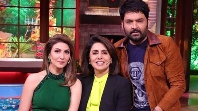 Neetu Kapoor and Riddhima Kapoor Sahni with Kapil Sharma.