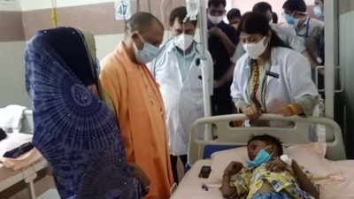 UP CM Yogi Adityanath visits children admitted in a hospital in Firozabad. (Hemendra Chaturvedi/HT Photo) UP CM Yogi Adityanath visits children admitted in a hospital in Firozabad. (Hemendra Chaturvedi/HT Photo)