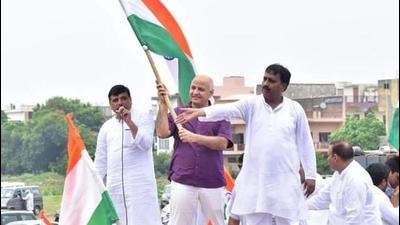 Deputy CM of Delhi Manish Sisodia at Tiranga Yatra in Agra on Sunday. (HT photo)