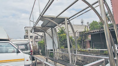 The poor condition of a PMPML bus stop at Taljai pathar in Pune, on August 28, 2021. (RAVINDRA JOSHI/HT) The poor condition of a PMPML bus stop at Taljai pathar in Pune, on August 28, 2021. (RAVINDRA JOSHI/HT)