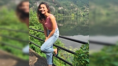 Alia Bhatt forgets about all her worries and soaks in the sun. (Instagram/@aliaabhatt) Alia Bhatt forgets about all her worries and soaks in the sun. (Instagram/@aliaabhatt)