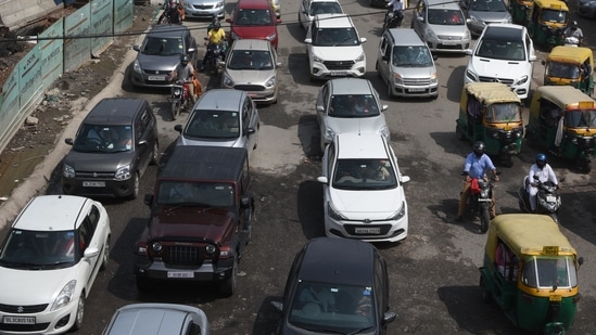 There are at least 37 lakh end-of-life vehicles in Delhi, including two-wheelers out of one crore registered vehicles. (Arvind Yadav/ Hindustan Times)