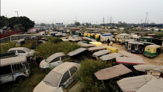Officials said 3.8 million vehicles -- 3.5 million petrol and 300,000 diesel -- plying on Delhi roads are older than the permitted age limits. (Amal KS/HT PHOTO)
