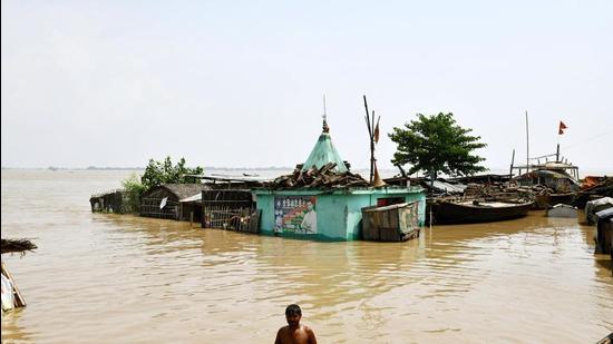 A flooded Ganga at Danapur in Patna. (Ht File) A flooded Ganga at Danapur in Patna. (Ht File)