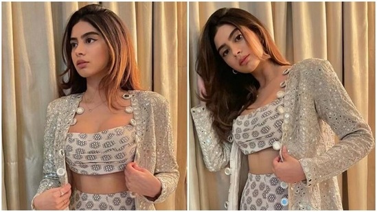 Khushi Kapoor aces the subtle glam look in <span class='webrupee'>₹</span>1 lakh co-ord bralette and thigh-slit skirt(Instagram/@arpitamehtaofficial)