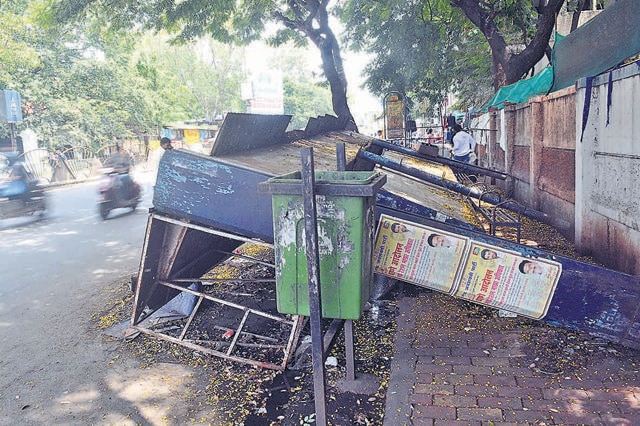 A broken down bus stand at Camp in Pune, on August 29, 2021. (SHANKAR NARAYAN/HT) A broken down bus stand at Camp in Pune, on August 29, 2021. (SHANKAR NARAYAN/HT)