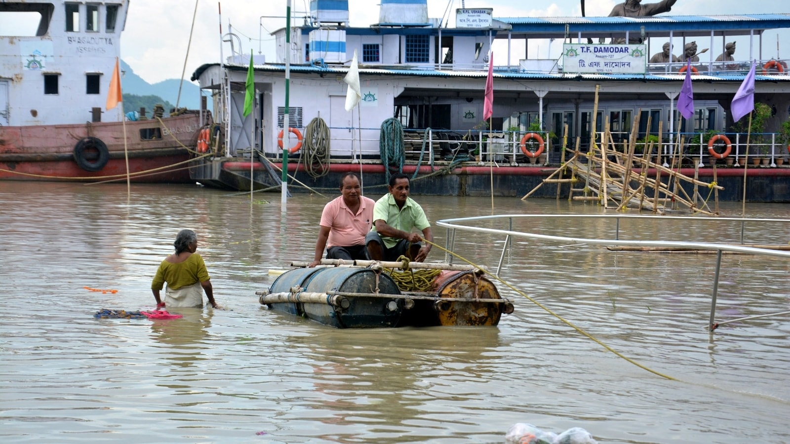 In Pics Floods Affect Over 35 Lakh People Across 21 Districts In Assam Hindustan Times 6069