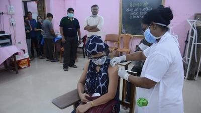 A nurse inoculates a beneficiary at District Nurses' Training Centre, in Thane. (HT PHOTO) A nurse inoculates a beneficiary at District Nurses' Training Centre, in Thane. (HT PHOTO)