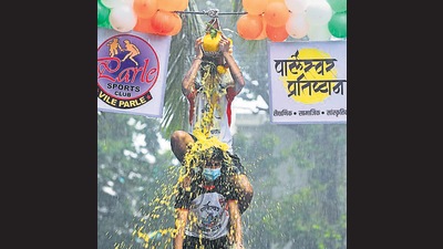 Govindas wear masks during dahi handi festivities at Vile Parle on Tuesday. (Satish Bate/HT PHOTO) Govindas wear masks during dahi handi festivities at Vile Parle on Tuesday. (Satish Bate/HT PHOTO)