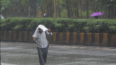 Current forecasts suggest that rainfall prospects for Mumbai-MMR over the next two weeks are going to be better than the previous month. (HT File) Current forecasts suggest that rainfall prospects for Mumbai-MMR over the next two weeks are going to be better than the previous month. (HT File)