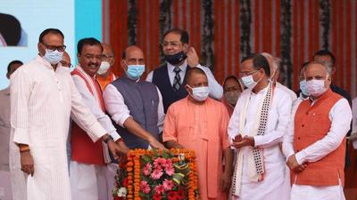 Defence minister Rajnath Singh, Uttar Pradesh chief minister Yogi Adityanath and other dignitaries at the launch of projects in Lucknow on Tuesday. (Deepak Gupta/HT) Defence minister Rajnath Singh, Uttar Pradesh chief minister Yogi Adityanath and other dignitaries at the launch of projects in Lucknow on Tuesday. (Deepak Gupta/HT)