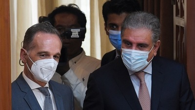 Pakistan's foreign minister Shah Mahmood Qureshi (R) arrives with German foreign minister Heiko Maas for a joint a press conference after their meeting to discuss the current situation in Afghanistan, in Islamabad (AFP) Pakistan's foreign minister Shah Mahmood Qureshi (R) arrives with German foreign minister Heiko Maas for a joint a press conference after their meeting to discuss the current situation in Afghanistan, in Islamabad (AFP)