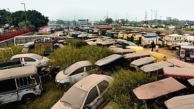 Officials said 3.8 million vehicles -- 3.5 million petrol and 300,000 diesel -- plying on Delhi roads are older than the permitted age limits. Amal KS/HT PHOTO Officials said 3.8 million vehicles -- 3.5 million petrol and 300,000 diesel -- plying on Delhi roads are older than the permitted age limits. Amal KS/HT PHOTO