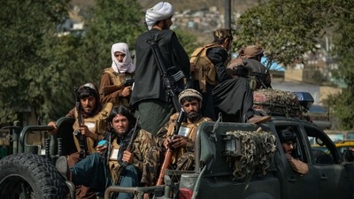 Taliban fighters patrol along a street in Kabul after US troops' withdrew from Afghanistan, (AFP Photo) Taliban fighters patrol along a street in Kabul after US troops' withdrew from Afghanistan, (AFP Photo)