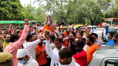 Pinky Chaudhary surrenders to Delhi Police for his alleged role in chanting communal slogans in Jantar Mantar during a rally on August 8. The Hindu Raksha Dal chief was garlanded and carried on the shoulders of Hindu Raksha Dal supporters as he surrendered to the cops. (Karn Pratap Singh/HT) Pinky Chaudhary surrenders to Delhi Police for his alleged role in chanting communal slogans in Jantar Mantar during a rally on August 8. The Hindu Raksha Dal chief was garlanded and carried on the shoulders of Hindu Raksha Dal supporters as he surrendered to the cops. (Karn Pratap Singh/HT)