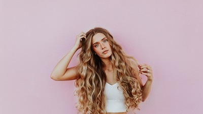 Women in China, Japan, and Southeast Asia have been using rice water to treat hair problems for centuries. The starchy water makes the hair smooth and shiny. It is believed to detangle the hair, make hair smoother, increases shine, etc. Here are seven benefits of rice water you probably didn't know. (Unsplash) Women in China, Japan, and Southeast Asia have been using rice water to treat hair problems for centuries. The starchy water makes the hair smooth and shiny. It is believed to detangle the hair, make hair smoother, increases shine, etc. Here are seven benefits of rice water you probably didn't know. (Unsplash)