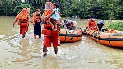 NDRF rescue people at flood-hit Sesa Pani village in Bongaigaon district of Assam. (HT_PRINT) NDRF rescue people at flood-hit Sesa Pani village in Bongaigaon district of Assam. (HT_PRINT)