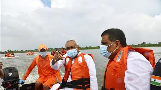 Bihar Chief Minister Nitish Kumar surveys flood-affected areas at Kusheshwar Sthan in Darbhanga on Tuesday. (Santosh Kumar/HT) Bihar Chief Minister Nitish Kumar surveys flood-affected areas at Kusheshwar Sthan in Darbhanga on Tuesday. (Santosh Kumar/HT)