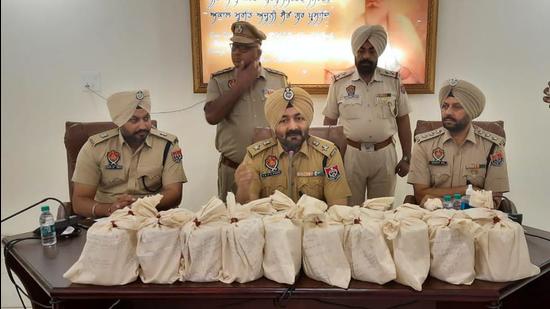 Kapurthala senior superintendent of police Harkamalpreet Singh Khakh (centre) addressing a press conference after heroin seizure, on Tuesday. (HT Photo)