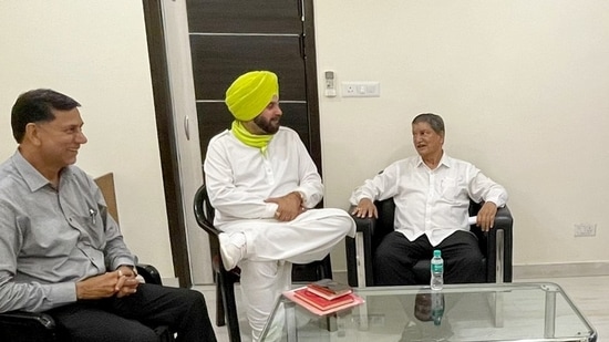 Harish Rawat asked Navjot Singh Sidhu and other leaders to maintain party discipline and not take issues into the public arena, the people quoted in the first instance said. (ANI) Harish Rawat asked Navjot Singh Sidhu and other leaders to maintain party discipline and not take issues into the public arena, the people quoted in the first instance said. (ANI)