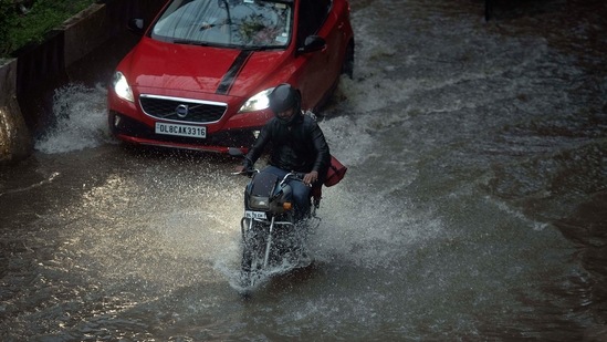 A scene from a waterlogged stretch near Mandawali in New Delhi, India, on August 31.(HT Photo/Raj K Raj)