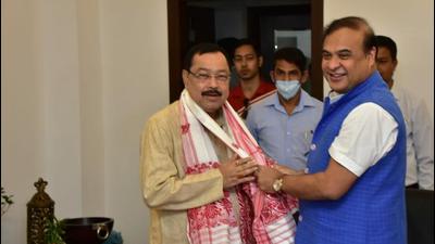 Assam chief minister Himanta Biswa Sarma (right) with former AIUDF MLA Phanidhar Talukdar in Guwahati on Wednesday. (Himanta Biswa Sarma/Twitter) Assam chief minister Himanta Biswa Sarma (right) with former AIUDF MLA Phanidhar Talukdar in Guwahati on Wednesday. (Himanta Biswa Sarma/Twitter)