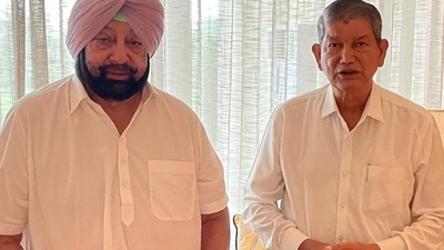 Punjab chief minister Capt Amarinder Singh with AICC general secretary and in-charge of Congress affairs in the state Harish Rawat at former’s farmhouse in Siswan near Chandigarh on Wednesday. (HT photo) Punjab chief minister Capt Amarinder Singh with AICC general secretary and in-charge of Congress affairs in the state Harish Rawat at former’s farmhouse in Siswan near Chandigarh on Wednesday. (HT photo)