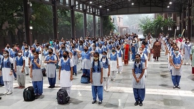 In Delhi, classes 9 to 12 opened for the first time since March last year. (ANI Photo) (ANI) In Delhi, classes 9 to 12 opened for the first time since March last year. (ANI Photo) (ANI)