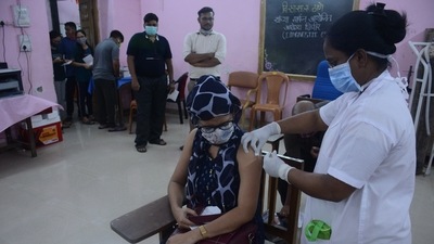 Mumbai reported 323 fresh Covid-19 cases, 272 recoveries and one death on Tuesday. (Praful Gangrude/HT Photo)