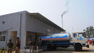 Medha Dairy has three functional plants in Jharkhand that together procure 130,000 litres of milk every day. (HT Photo) Medha Dairy has three functional plants in Jharkhand that together procure 130,000 litres of milk every day. (HT Photo)