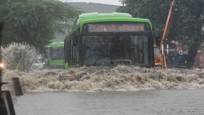 A DTC bus pushes on through a waterlogged road at Anand Parbat in New Delhi. (Sanchit Khanna/HT PHOTO) (HT_PRINT) A DTC bus pushes on through a waterlogged road at Anand Parbat in New Delhi. (Sanchit Khanna/HT PHOTO) (HT_PRINT)