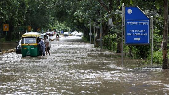Though waterlogging has been a perennial problem, it has become worse since 2011, said Sarvagya Srivastava, former engineer-in-chief, PWD. (Sanchit Khanna/HT PHOTO)