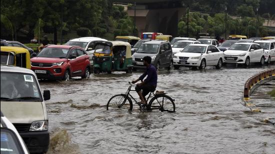 A cycle rider wades through a waterlogged stretch after heavy rains at AIIMS in New Delhi on Tuesday, August 31. (Sanjeev Verma/ HT photo)