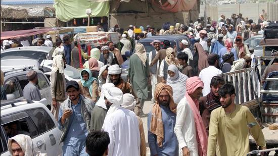 People arriving from Afghanistan gather at Friendship Gate crossing point in the Pakistan-Afghanistan border town of Chaman, Pakistan on August 27, 2021. (REUTERS/File) People arriving from Afghanistan gather at Friendship Gate crossing point in the Pakistan-Afghanistan border town of Chaman, Pakistan on August 27, 2021. (REUTERS/File)