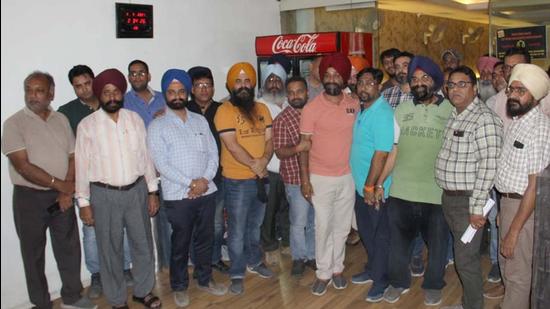 A group of contractors, led by Manmohan Singh, Talwinder Singh, Deepak Madaan, among others, under the banner of ‘Contractors Association Municipal Corporation Ludhiana’ conducted a meeting at a restaurant near the Clock Tower on Wednesday and jumped in support of the MC officials. (HT Photo)
