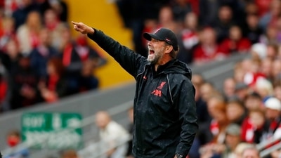 Liverpool manager Jurgen Klopp gives instructions to his players. (Action Images via Reuters)