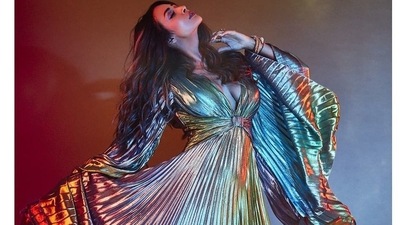 The stunning ensemble was originally prices at $4,650 (around  <span class='webrupee'>₹</span>3,39,000) but has since gone on sale and the price is now slashed to $2,325 (around  <span class='webrupee'>₹</span>1,69,000).  (Instagram)