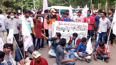 Student unions stage a protest march against the expulsion of three students of the Visva Bharati University in Bolpur earlier this week. (ANI PHOTO.) Student unions stage a protest march against the expulsion of three students of the Visva Bharati University in Bolpur earlier this week. (ANI PHOTO.)