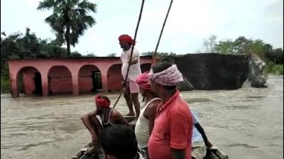 Fifteen houses and parts of a primary school at Sakhawa Tok have collapsed between August 31 and September 1 in East Champaran district. (HT PHOTO.) Fifteen houses and parts of a primary school at Sakhawa Tok have collapsed between August 31 and September 1 in East Champaran district. (HT PHOTO.)