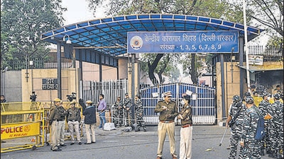 The gangster’s family have named Tihar deputy superintendent Narendra Meena, three constables, and an assistant superintendent, in the FIR. (Biplov Bhuyan/HT Archive) The gangster’s family have named Tihar deputy superintendent Narendra Meena, three constables, and an assistant superintendent, in the FIR. (Biplov Bhuyan/HT Archive)