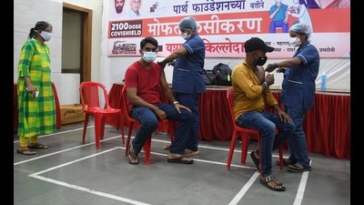 The state also vaccinated 69,909 people on Thursday and has administered a total 60,754,445 doses till date. (BHUSHAN KOYANDE/HT) The state also vaccinated 69,909 people on Thursday and has administered a total 60,754,445 doses till date. (BHUSHAN KOYANDE/HT)