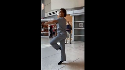 The image shows a graceful performance by a healthcare worker. (Twitter/@UofUHealth) The image shows a graceful performance by a healthcare worker. (Twitter/@UofUHealth)