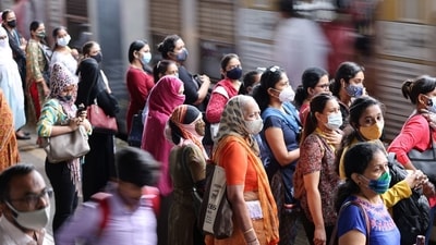 Commuters wearing protective face masks wait to board a suburban train after authorities resumed train services for vaccinated passengers amid the coronavirus disease (Covid-19) pandemic, in Mumbai. (File Photo / REUTERS)