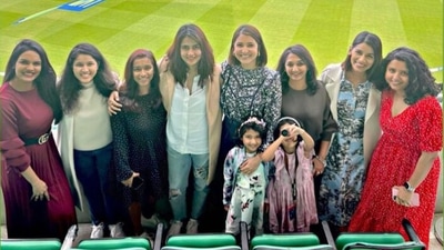 Anushka Sharma posed for a group photo. Anushka Sharma posed for a group photo.